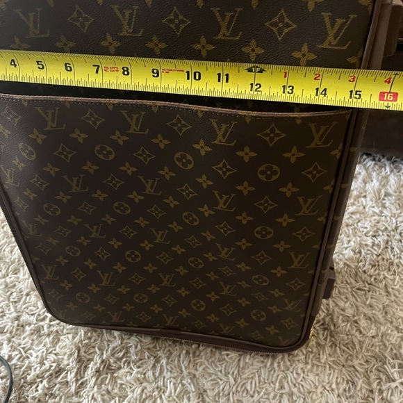 Pre-Loved LV Rolling Luggage - Picture 6 of 8